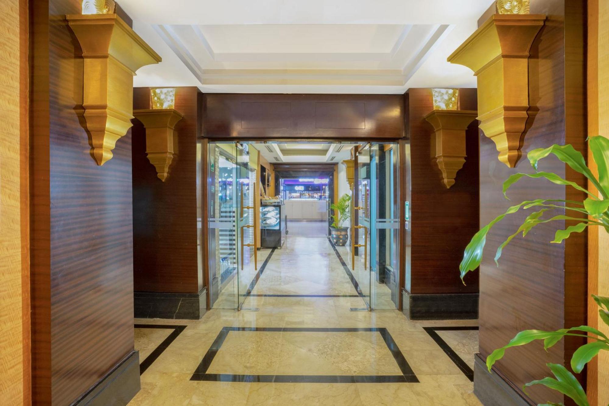 Hotel Ciputra Semarang Managed By Swiss-Belhotel International Exterior foto